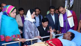 আহমদ হোসেনের শয্যাপাশে ড. মোমেন