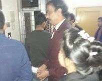 সৈয়দ আশরাফের মরদেহের পাশে বার কাউন্সিল সদস্য এড. রুহুল আনাম চৌ. মিন্টু