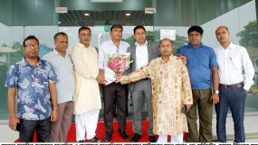 লন্ডনের সাপ্তাহিক জনমতের সাংবাদিক বিমানবন্দরে সংবর্ধিত