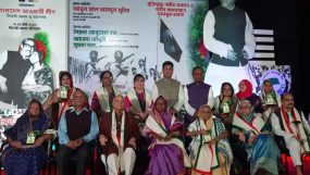 সিলেট আওয়ামী লীগের মুজিববর্ষের অনুষ্ঠানে বঙ্গবন্ধুর স্নেহধন্য ৬ নারীকে সম্মাননা