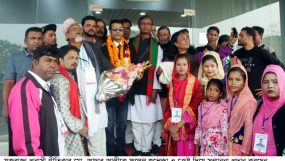 লন্ডন প্রবাসী গীতিকার আছাব আলীকে বিমানবন্দরে সংবর্ধনা