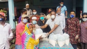 দরিদ্র মানুষের পাশে শাহী ঈদগাহ হাজারীবাগ যুব সমাজ