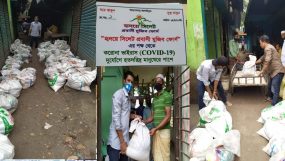 হৃদয়ে সিলেট প্রবাসী মুজিব ফোর্সের উদ্যোগে মোগলাবাজারে খাদ্য সামগ্রী বিতরন