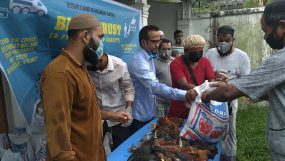 অসহায়দের মাঝে BMKM TRUST এর ত্রাণ সামগ্রী বিতরণ