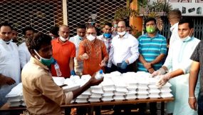 সিলেটে জেলা যুবলীগের ইফতার বিতরণ