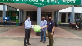 সিলেট জেলা প্রশাসনের পক্ষ থেকে সিলেট অনলাইন প্রেসক্লাবকে পিপিই প্রদান