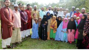 খোয়াজ আলী ট্রাস্টের উদ্যোগে মাদ্রাসার শিক্ষার্থীদের মাঝে বোরকা বিতরণ