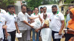 তৃতীয় দিনে সিলেটের এক হাজার পরিবার পেল রংধনু গ্রুপ ও প্রতিদিনের বাংলাদেশের খাদ্য সহায়তা