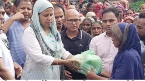বানভাসি মানুষের পাশে জাপা ভারপ্রাপ্ত চেয়ারম্যান বিদিশা এরশাদ