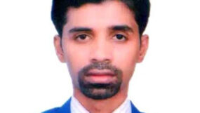রাজনৈতিক ক্ষমতাসীন প্রভাবশালী নেতা লতিফ আহমেদের নির্যাতনের কারণে আরিফ মিয়ার দেশ ত্যাগ