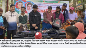 সুবিধাবঞ্চিত শিশুদের মাঝে শিক্ষা উপকরণ বিতরণ