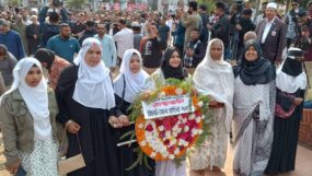 ভাষা শহীদদের প্রতি সিলেট জেলা মহিলা দলের শ্রদ্ধা নিবেদন