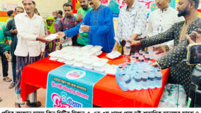 নগরীর আম্বরখানায় ক্লিন সিটি সিলেটের ৪ টেখায় ইফতার বিতরণ