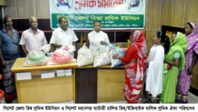 সিলেটে চা শ্রমিকদের মধ্যে ব্যাটারী চালিত রিক্সা মালিক শ্রমিক ঐক্য পরিষদের খাদ্য সামগ্রী বিতরণ
