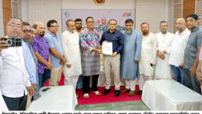 খেলার মাঠে মেলা বন্ধের দাবিতে দোকান মালিক সমিতি ও সিলেট জেলা ব্যবসায়ী ঐক্যকল্যাণ পরিষেদর স্মারকলিপি