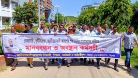 সিকৃবিতে উপাচার্যের পদত্যাগের দাবিতে বিক্ষোভ