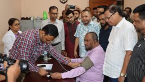 ফ্রি ডায়াবেটিস শনাক্তকরণ ক্যাম্প উদ্বোধনকালে সিসিক প্রশাসক