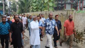 কাজলশায় সড়ক পরিদর্শনকালে সিসিক প্রশাসক