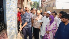 ২৪ নম্বর ওয়ার্ডে সড়ক সম্প্রসারণ কাজ উদ্বোধনকালে সিসিক প্রশাসক